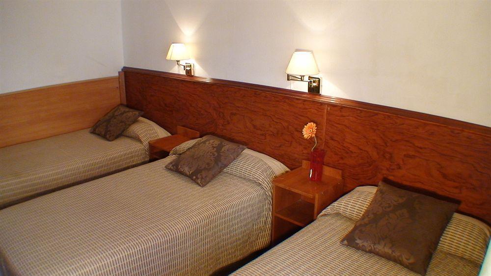 Hostal El Carmen ซาราโกซา ภายนอก รูปภาพ